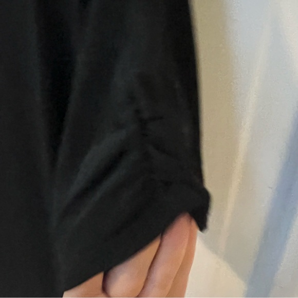 Chico’s Black Ruched Detail Scoop Neck Short Sleeve Tee - Petite Medium Preowned - Picture 3 of 10